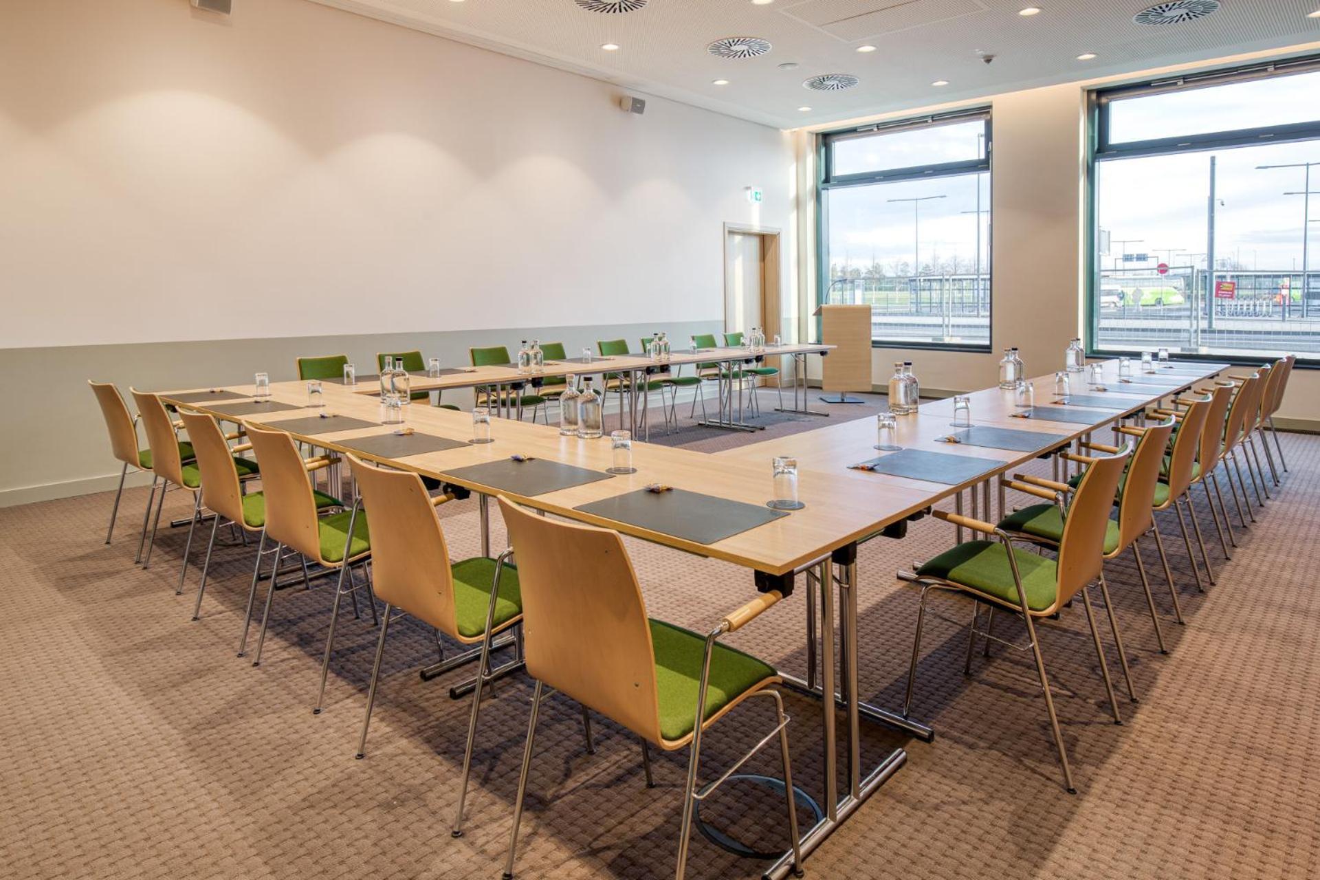 Intercityhotel Berlin Airport Ber Terminal 1 & 2 Шёнефельд Экстерьер фото Meeting room