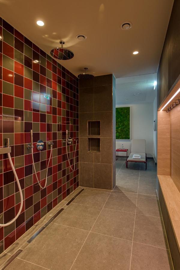 Intercityhotel Berlin Airport Ber Terminal 1 & 2 Шёнефельд Экстерьер фото Shower room