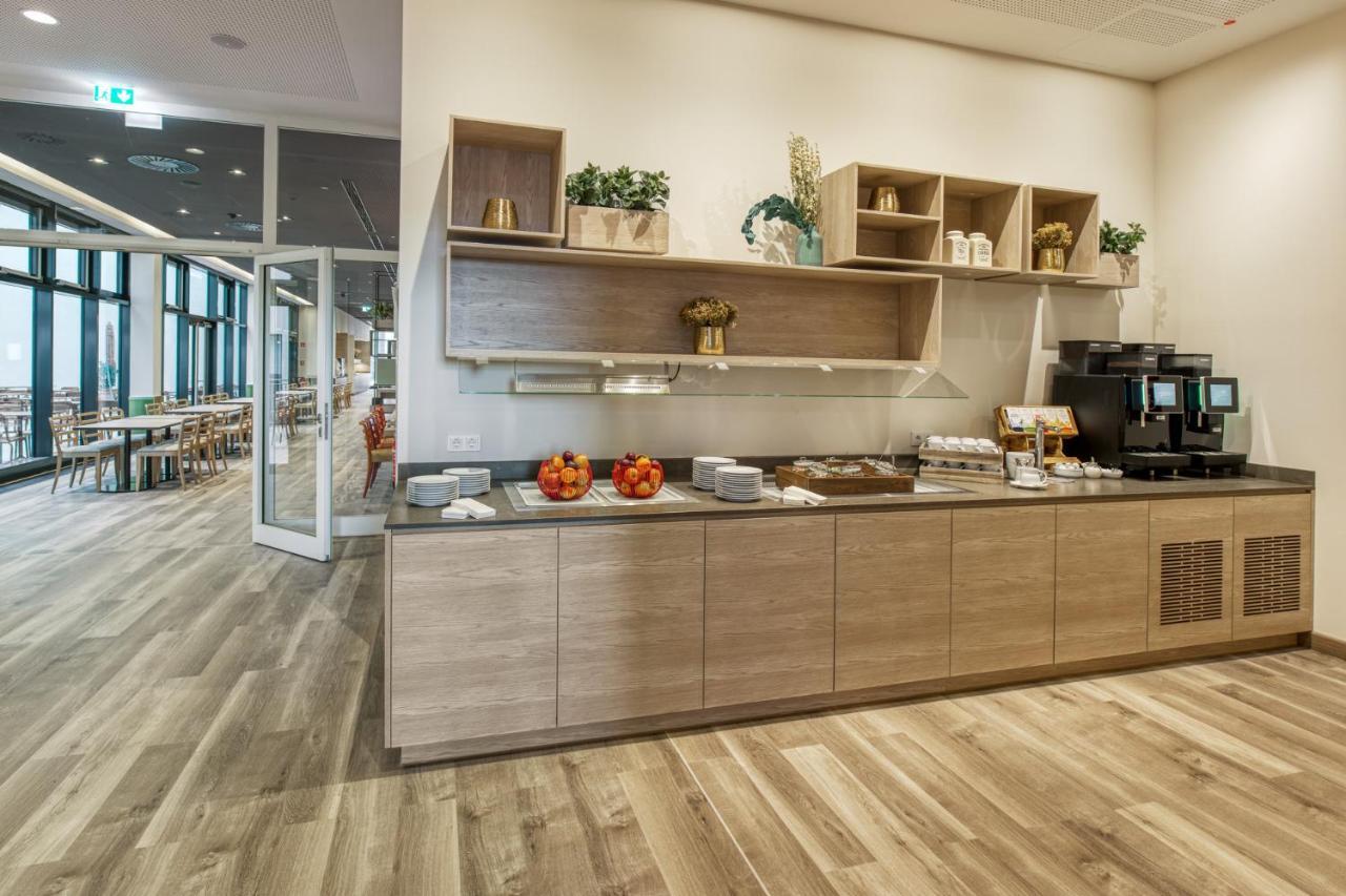 Intercityhotel Berlin Airport Ber Terminal 1 & 2 Шёнефельд Экстерьер фото Breakfast buffet at the airport